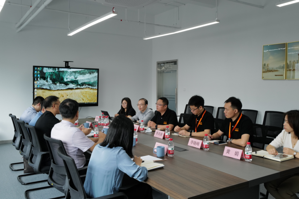 搭平台、拓场景、促合作|青岛市政府副秘书长、市投促办第一副主任王孝芝一行莅临tyc7111cc太阳成集团智能参观指导(图2)