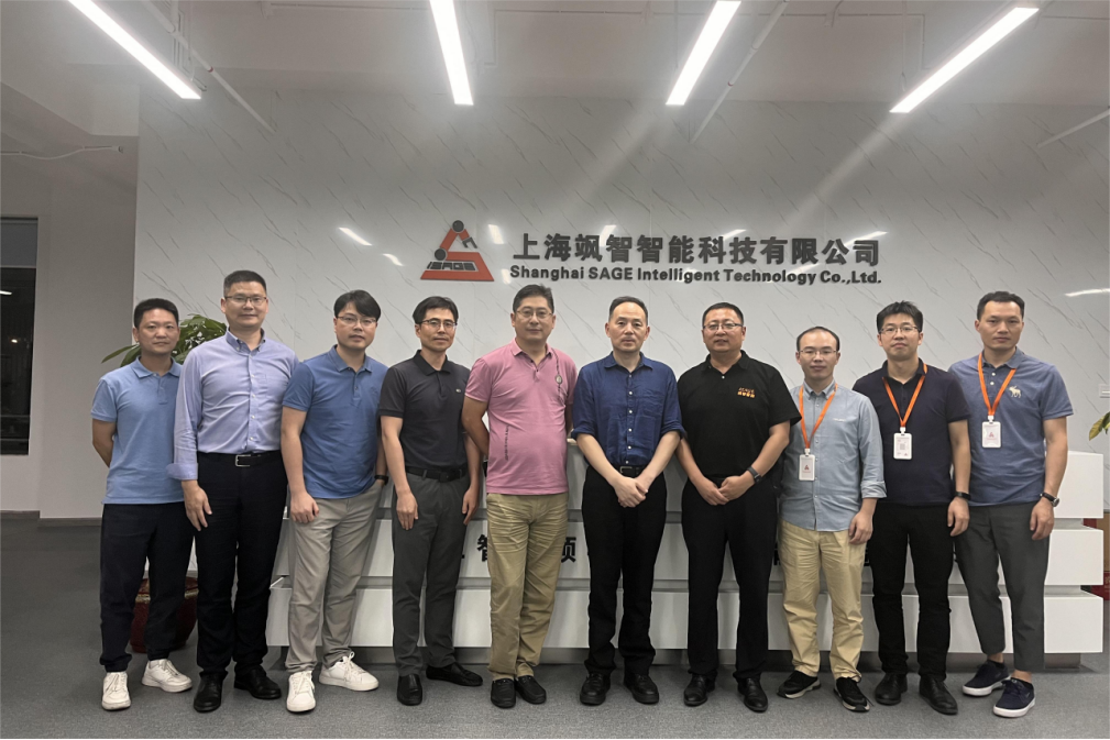 上海机器人产业技术研究院董事长郑军奇一行莅临tyc7111cc太阳成集团参观指导(图1)